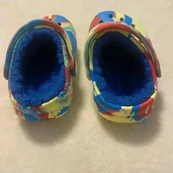 Crocs classic lined marbled toddler clogs colors are blue red yellow white 4C - Picture 9 of 9